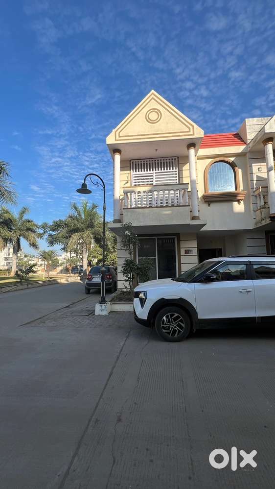 3 BHK corner house on rent in posh gated society