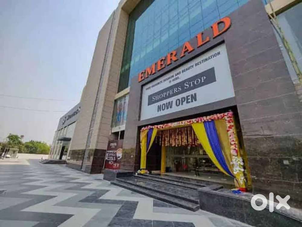 NEED SOME STAFF IN EMRALD MALL IN LUCKNOW LOCATION APPLY NOW !!