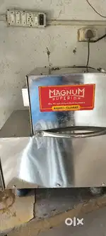 Sugar cane juicer