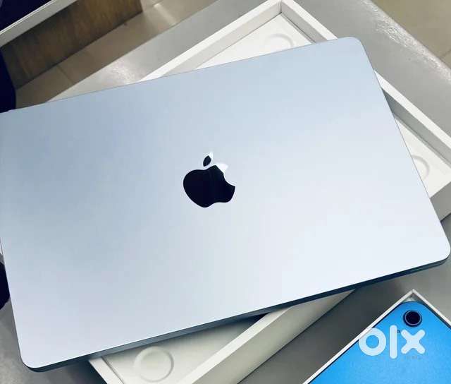 Macbook Air M4 - 16GB - 256GB Brand New Condition with Box and Charger