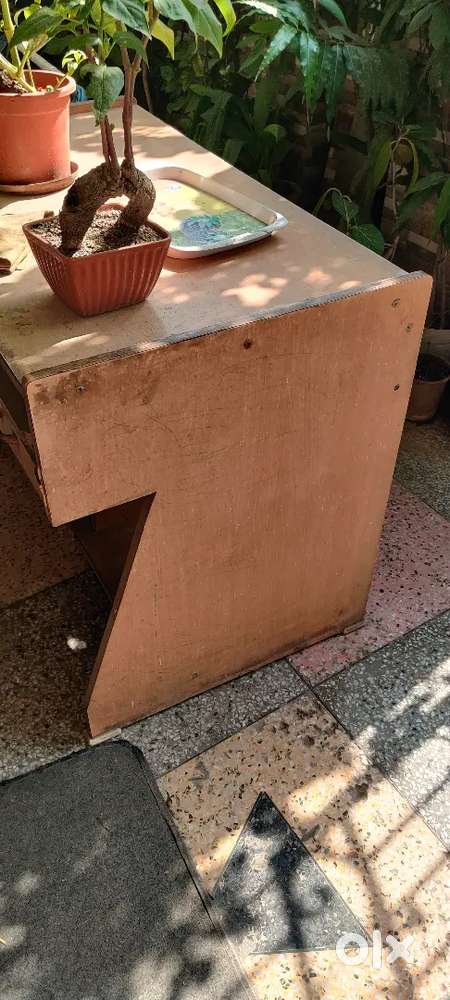 Computer table