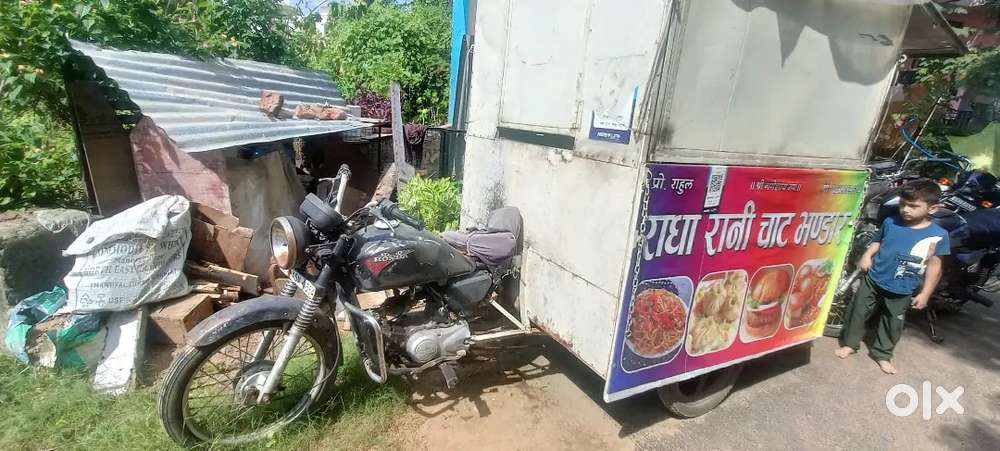 Food cart with kitchen accessories and equipments