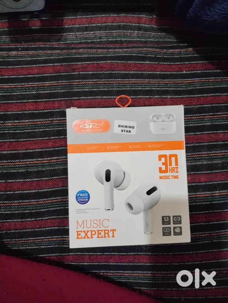 Black colour Airpods volume best