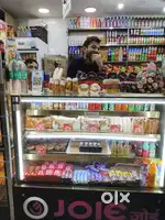 Selling 4 foot display fridge counter and western 1000l fridge