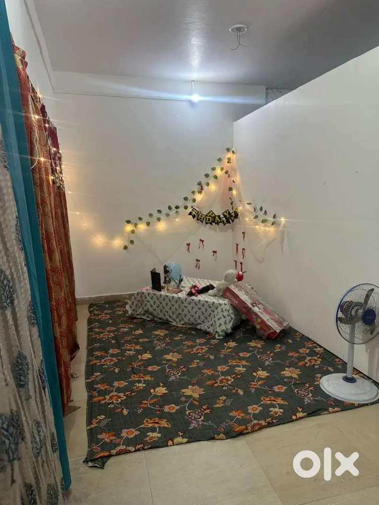 Female flatmate urgent!.