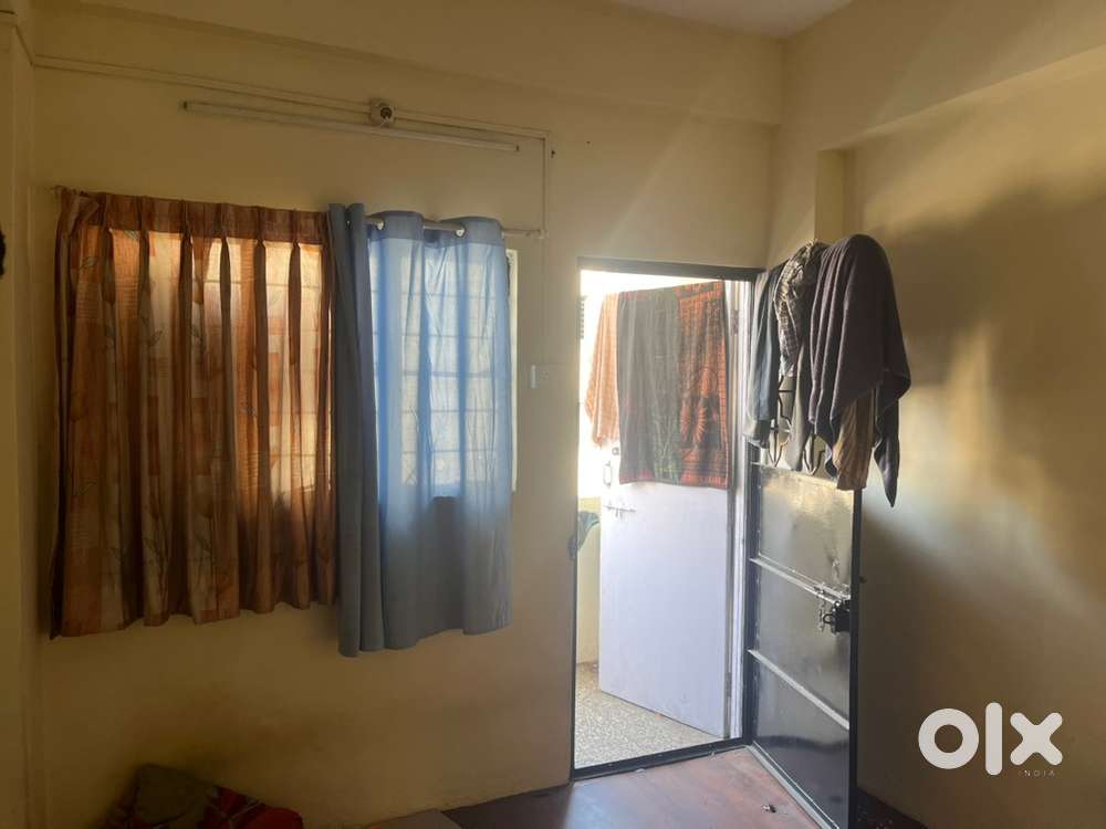 I need 1,2  room mate job student allowed