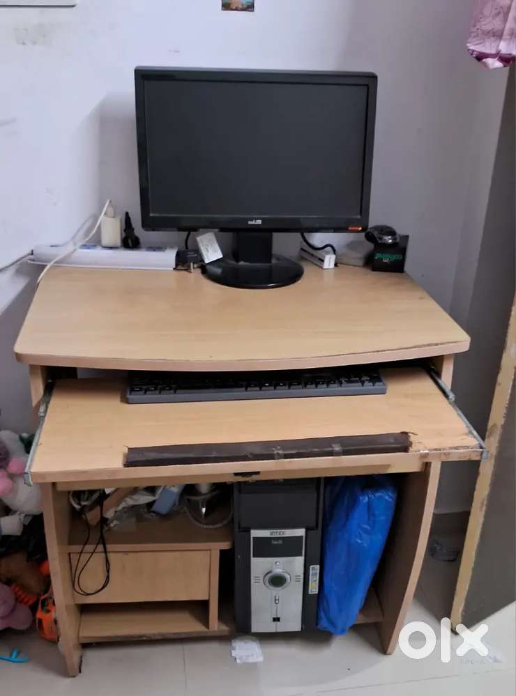 Wooden computer / study table - Urgently looking to sell