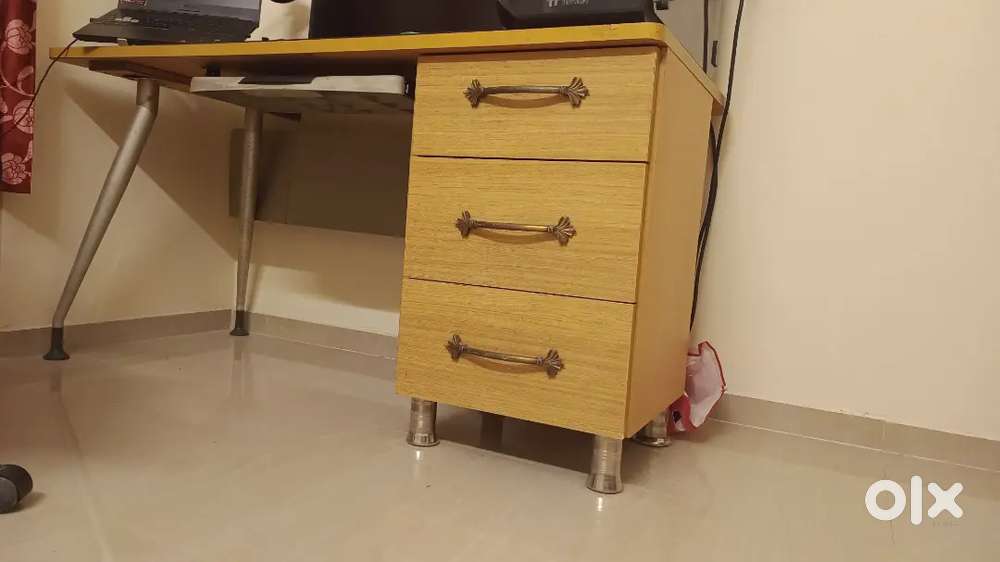 Work desk - study table