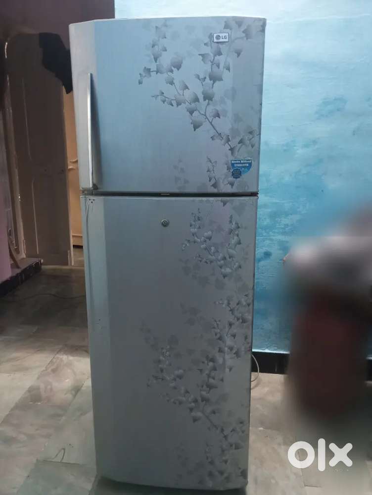 280 liters fridge low price. Good running conditioni