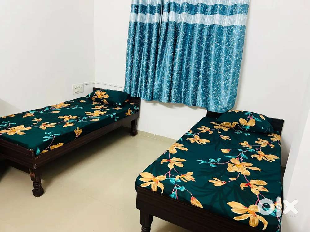 3 sharing hall bed low price pg for boys in ellorapark book now