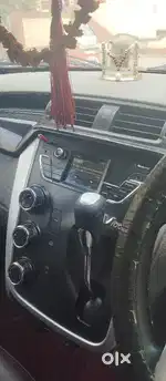 Mahindra kuv 100