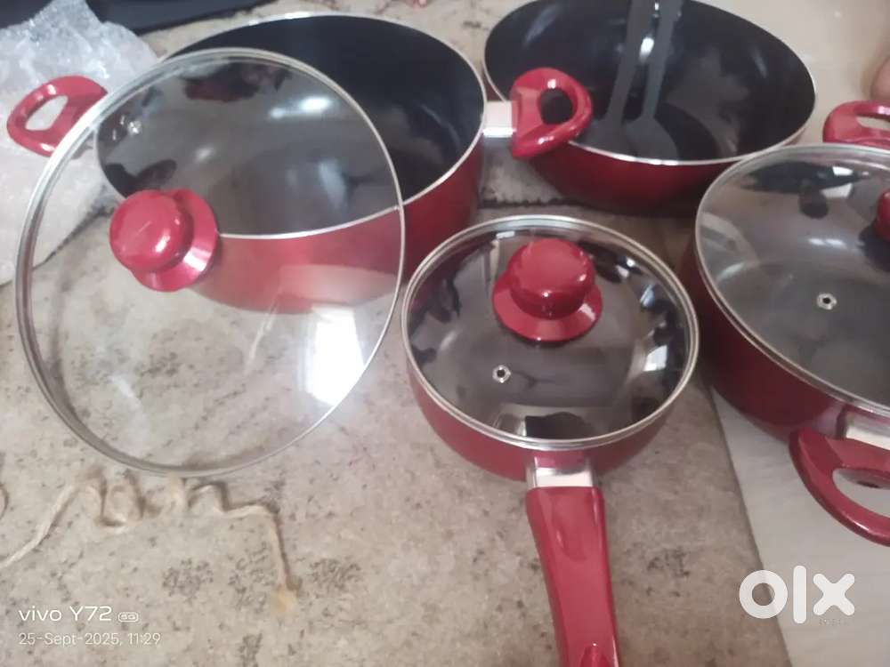 New Cookware set red colour with extra products
