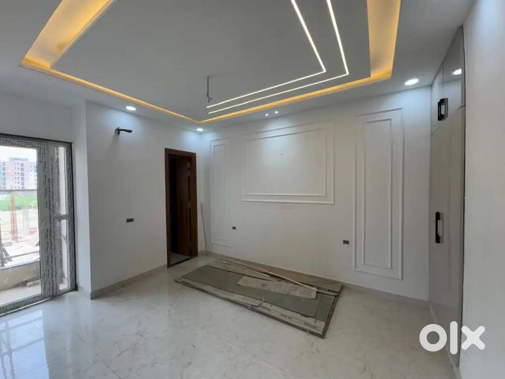 2 bhk Super duper luxury flat in central Noida sector 73