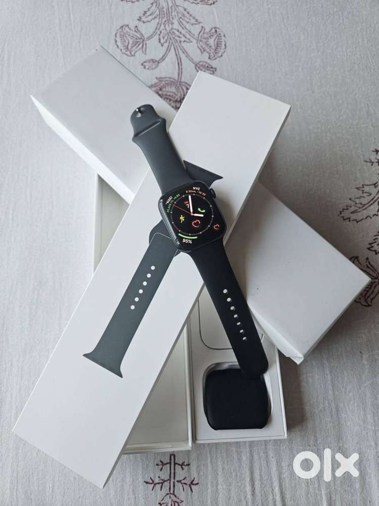 Apple Watch Series 7 LTE (45mm) – Excellent Condition with Box