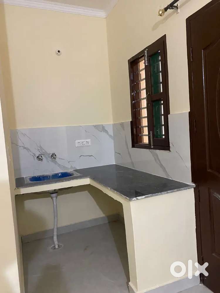 1rk rooms 5500 rent kharar bus stand indepndt Semi-Furnishd