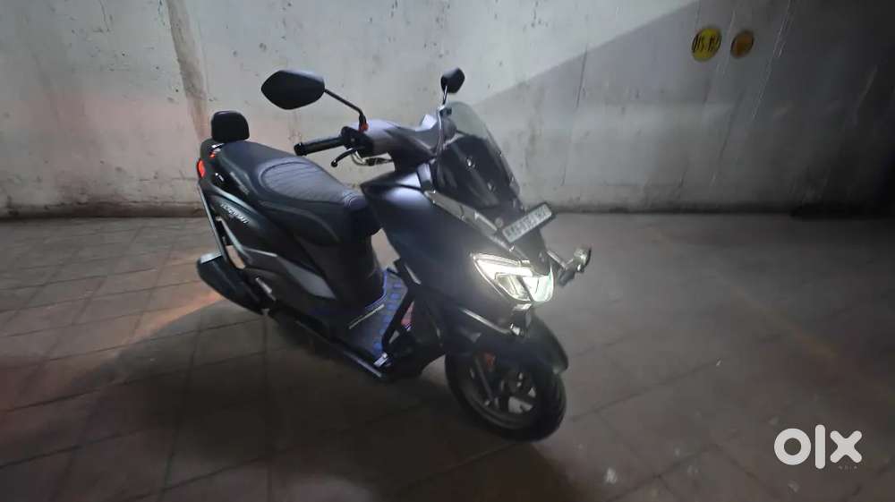 Suzuki Burgman street ex with bluetooth connection