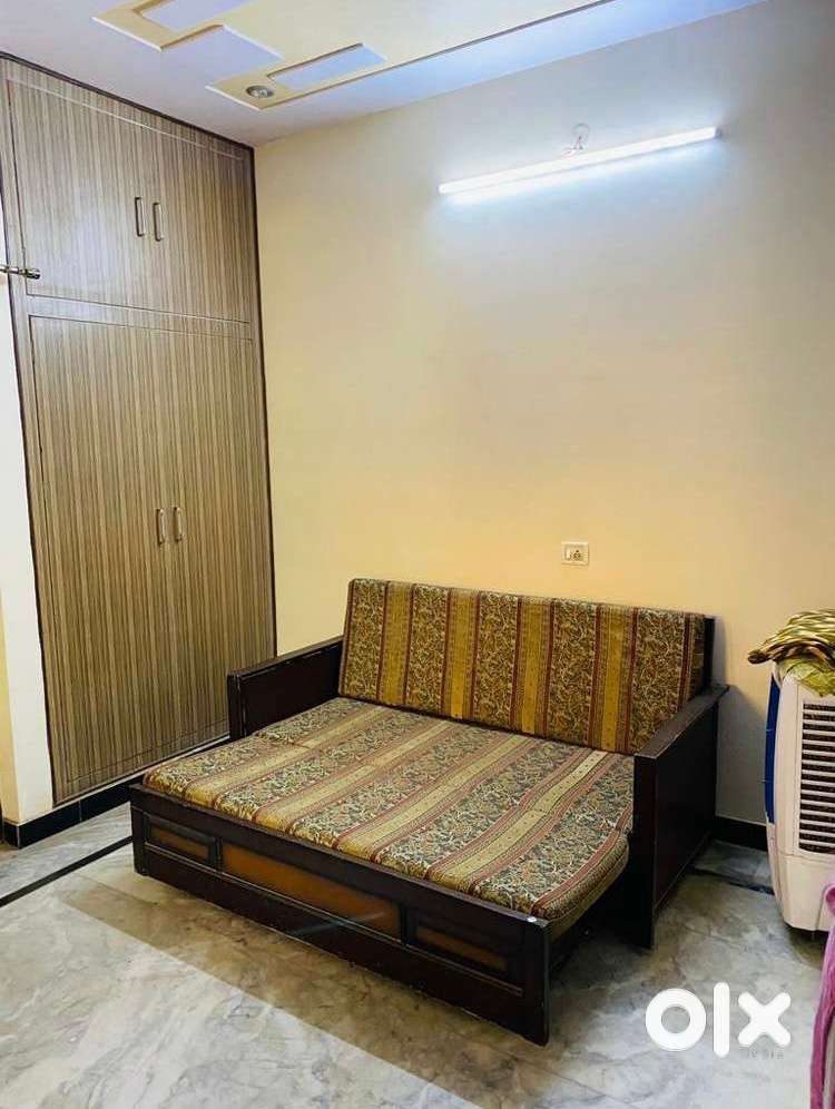 1 bedroom set at H.N. 134, sector 8, avas vikas colony sikandra agra