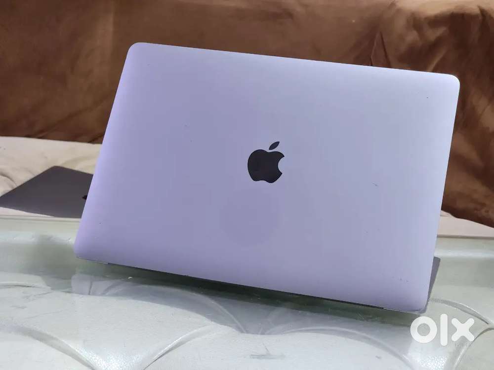 Apple Macbook Pro i5 8gb Ram 256gb Apple SSD 13inch Retina Display