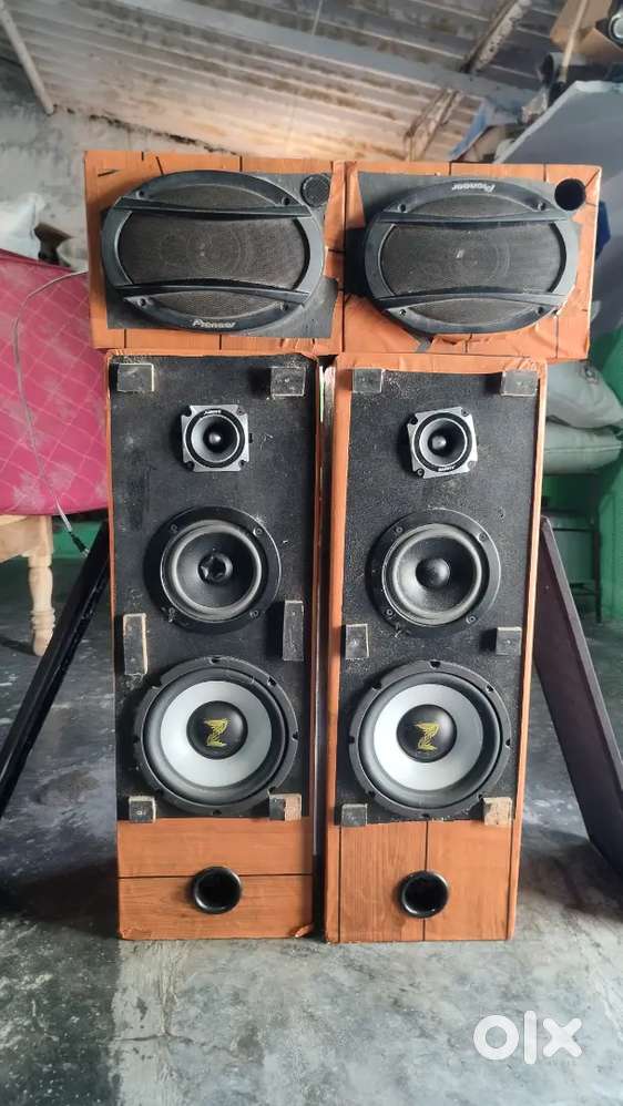 3way zipp towars center zipp  back surrounding pinneor