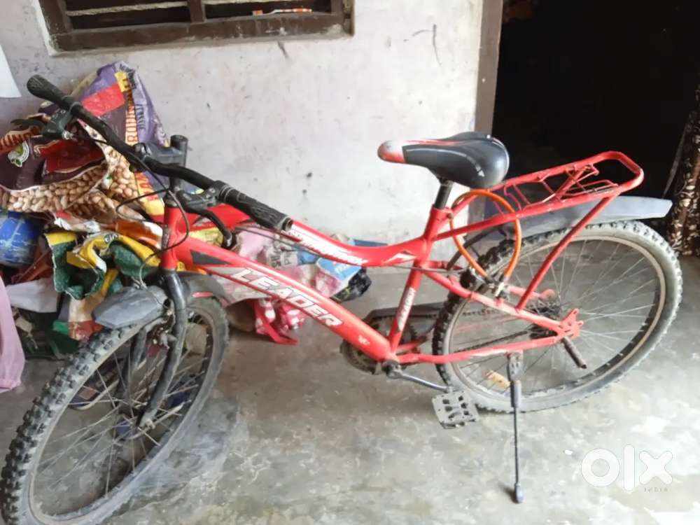 Streethawk Kids Bicycle in Red colour