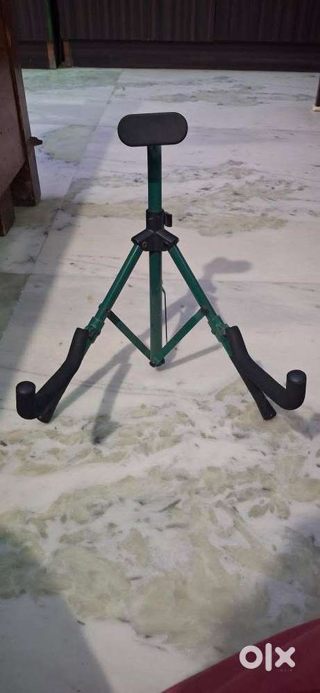 Guitar stand