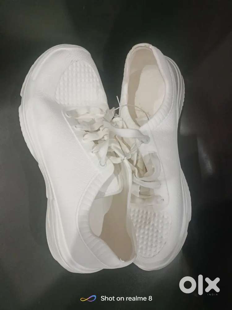 White shoe for saell
