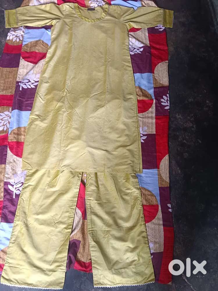 પ્લાઝા સૂટ