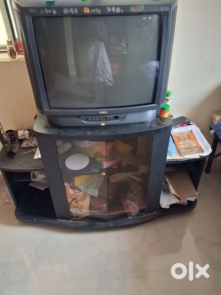 Onida tvwith stand