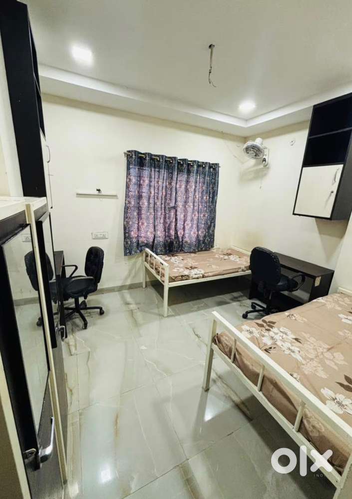 Indore me room lene ke liye sampark kare