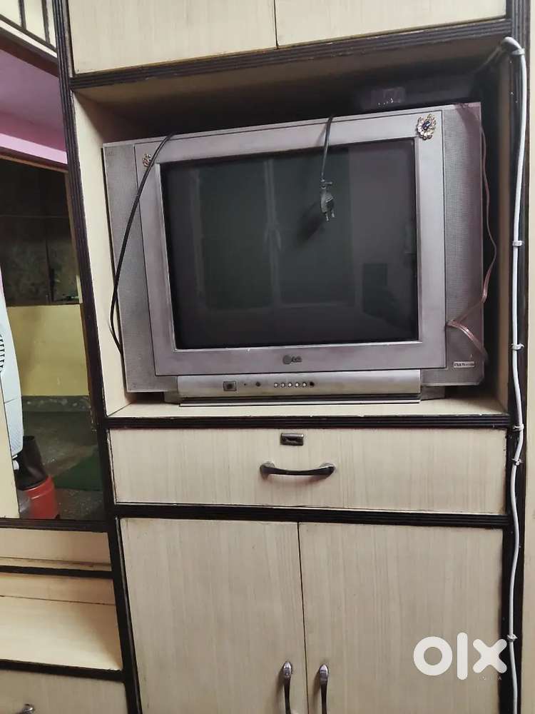 Hllo I am Rohit and selling my old LG Tv