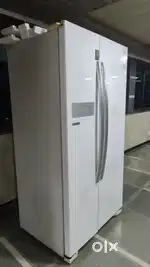 Side by side LG refrigerator