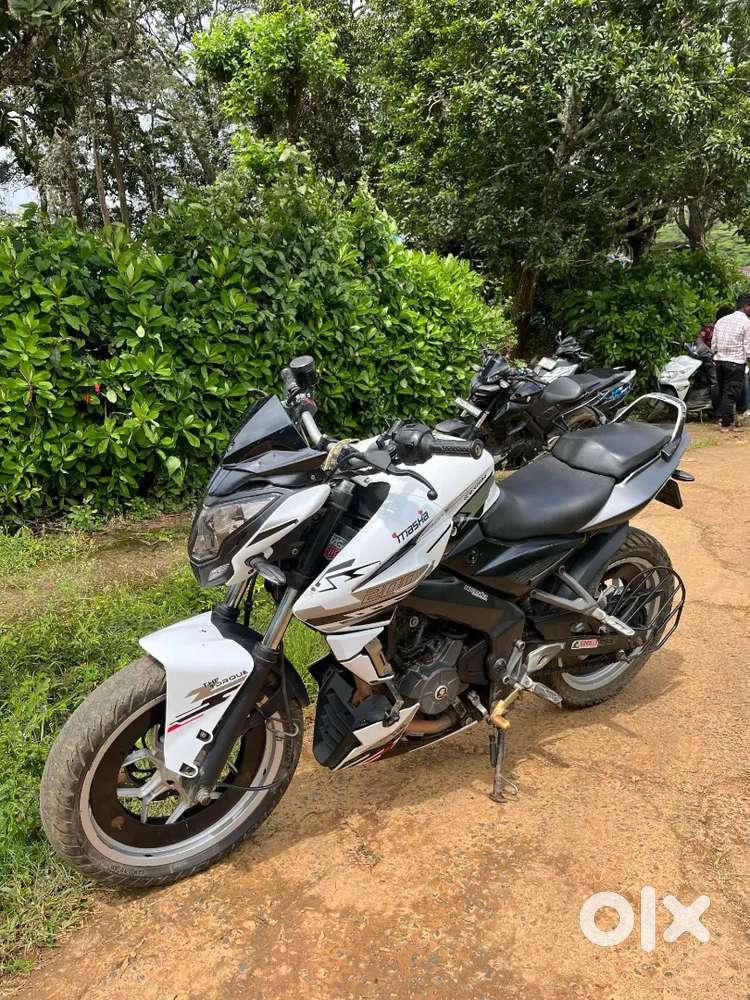 Bajaj NS200