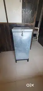 Container for grains with stand
