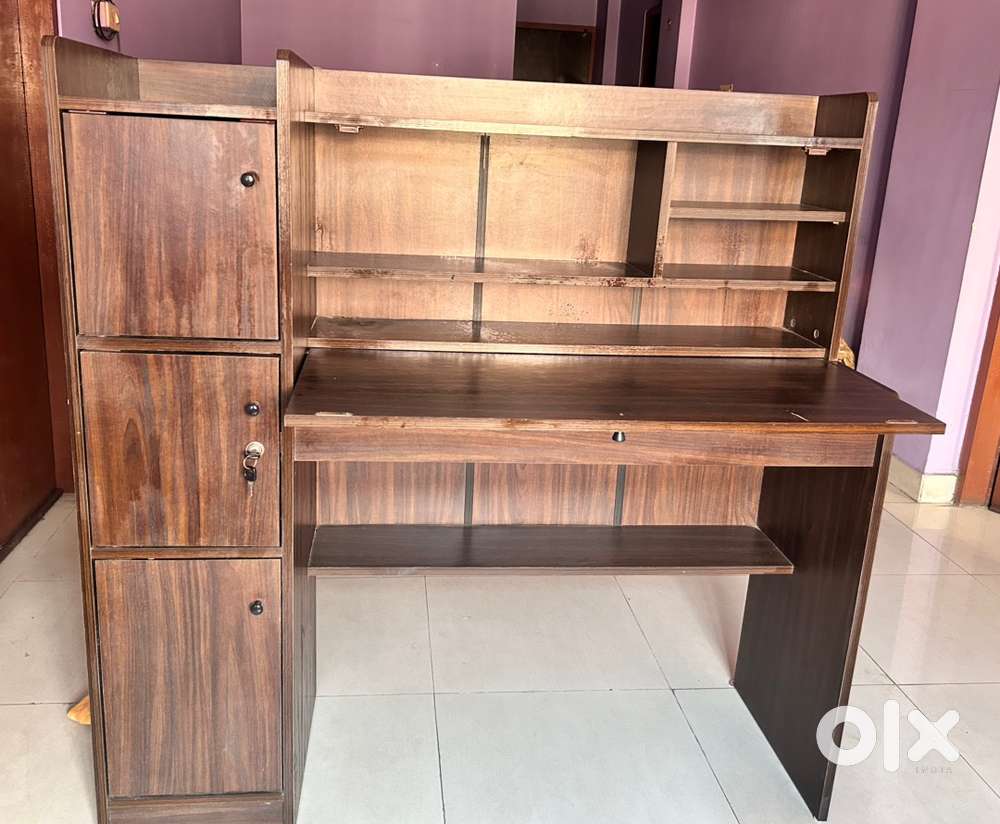 Organized & Durable: Engineering Wood Desk with Integrated Storage