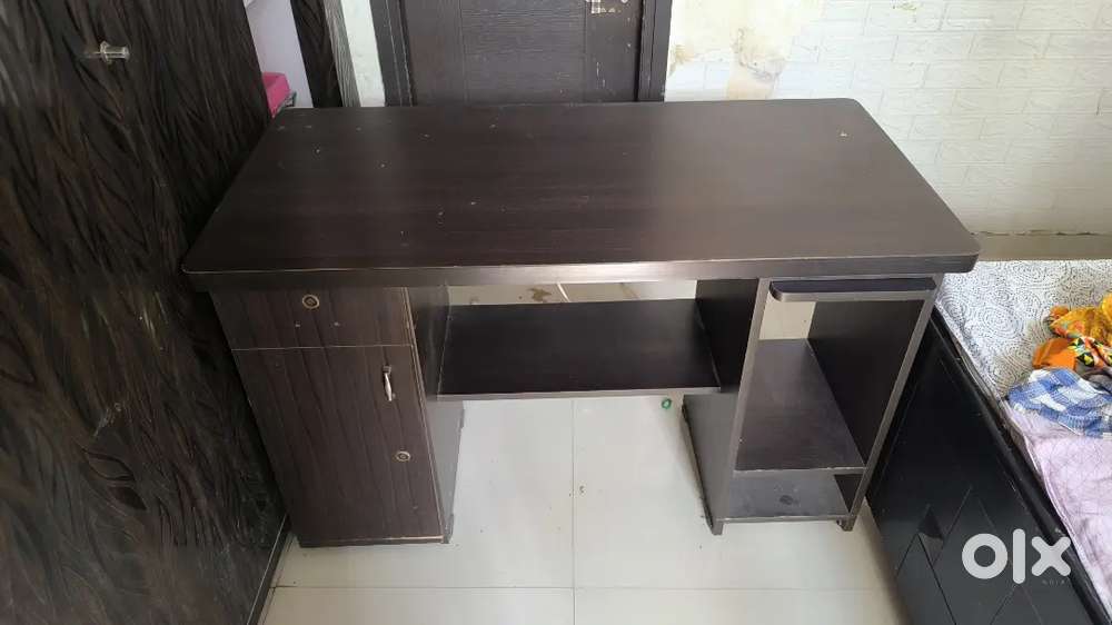 Computer / Study Table for Sale – Excellent Condition