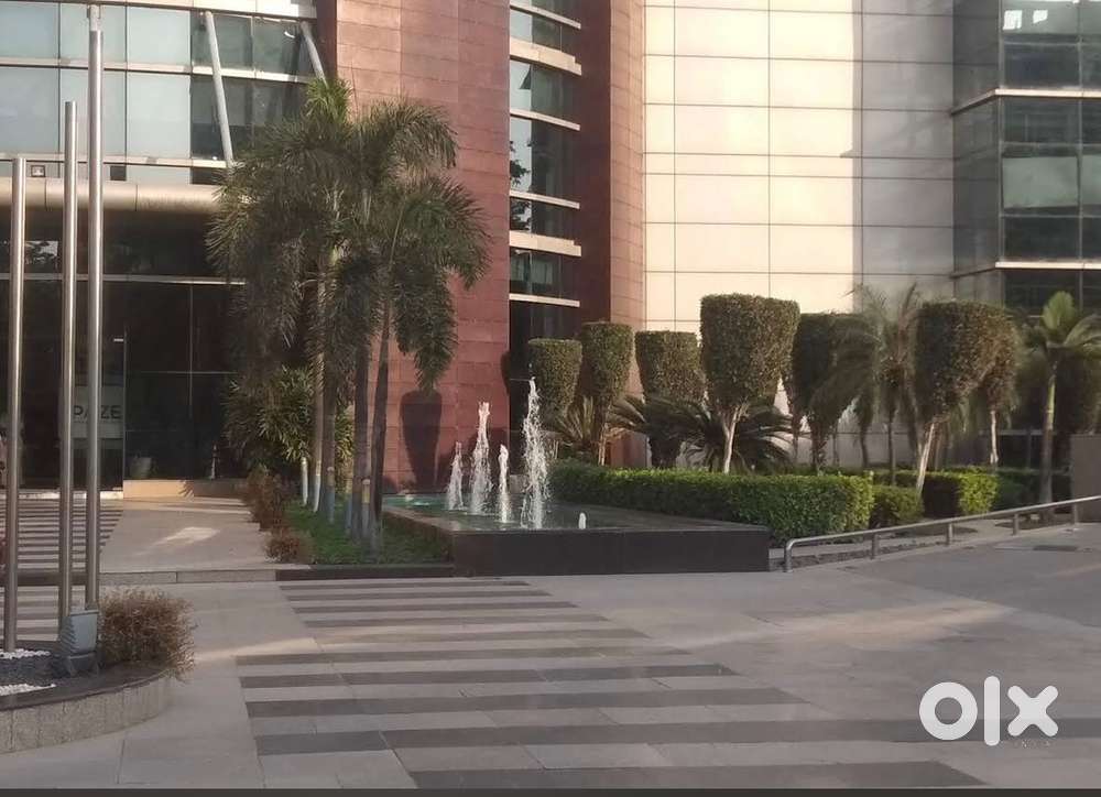 Female receptionsit and PA