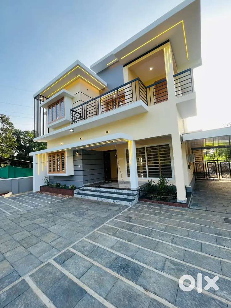 7.5cent ,2300 SqFt 4bhk New Villa Athani, Thrissur