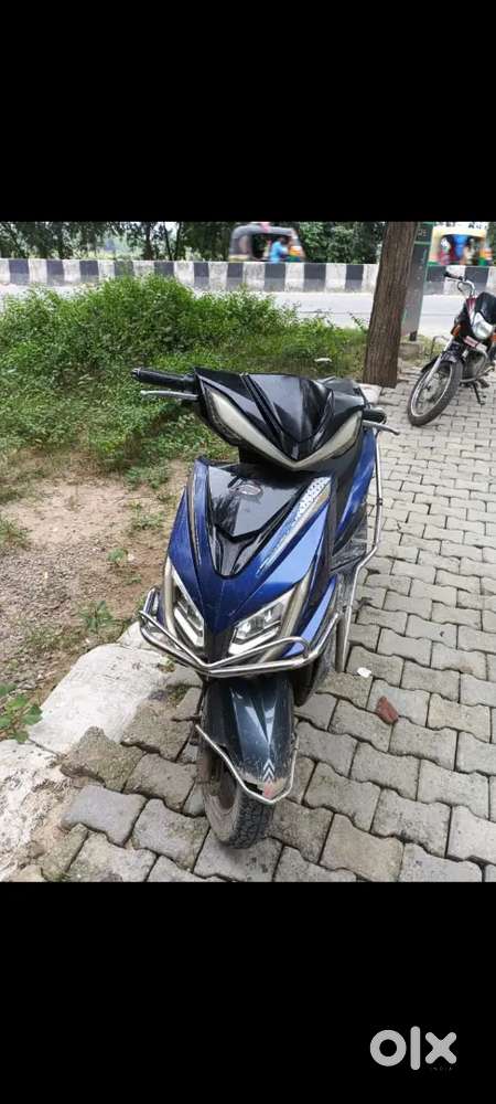 Electric scooty 30 s35 kilometre chalti