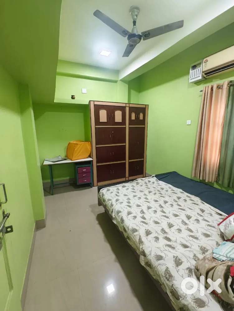 One bedroom Available in a 2bhk house, Available from 1st december.