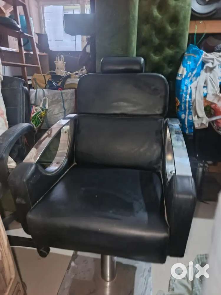 Salon chair