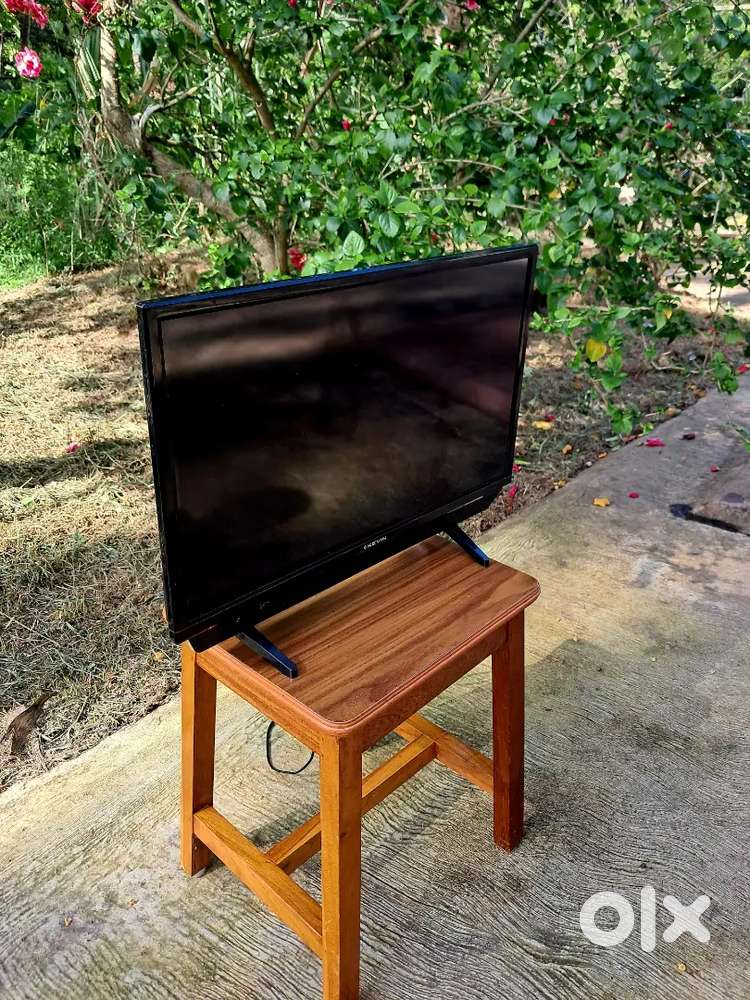 24-inch Smart LED TV (HD Ready) – Not Turning On – For Parts or Repair