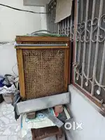 Good condition wooden cooler with water tank