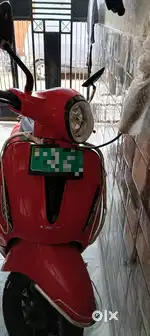 7 month old Bajaj Chetak scooter New condition argent sell