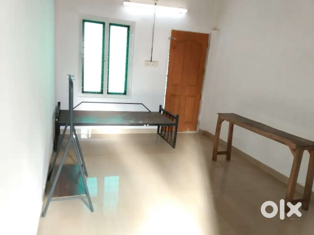 PG, Rooms, Godown Space, Available near Kolazhy