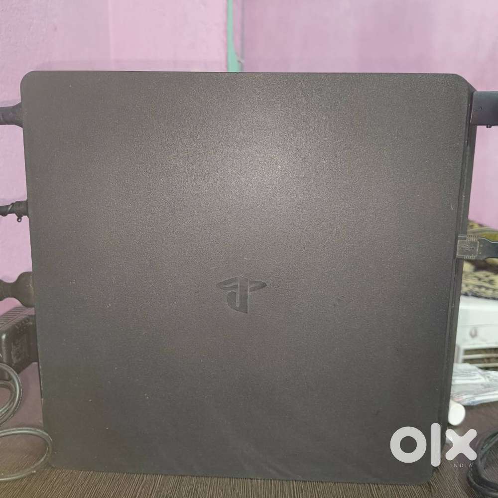Play station 4(slim black 1Terabyte,