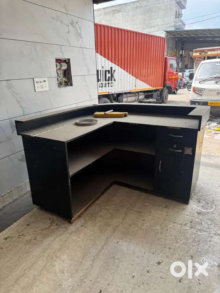 Reception table