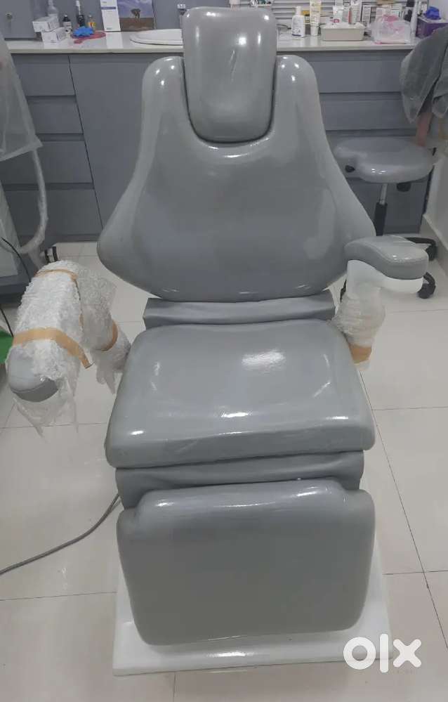 Clinic or Dental lab chair(2 chairs&stools). 50k for 2 chairs(30k-1 )
