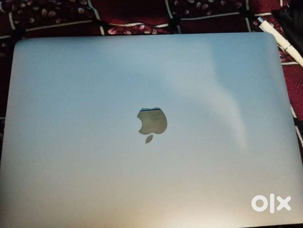 MACBOOK AIR  2020 MODEL