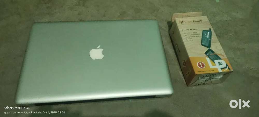 Apple laptop+charger
