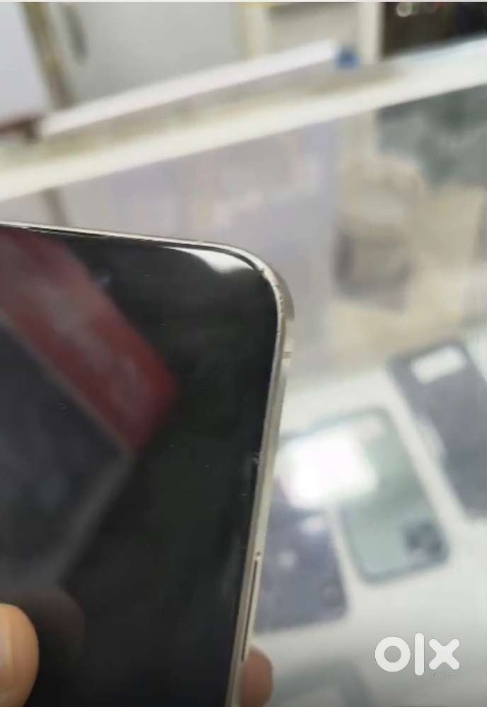Used phone. Non warranty. Only cal. Bit scratches. Apple-15 pro max